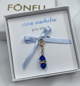Něco modrého se sluníčky a rondelkou